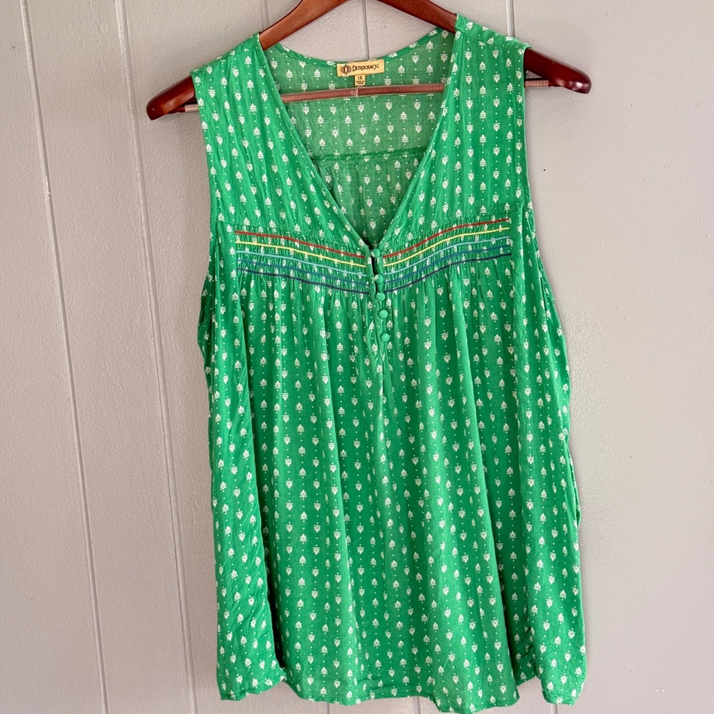 Democracy Green Sleeveless V-Neck Printed Top